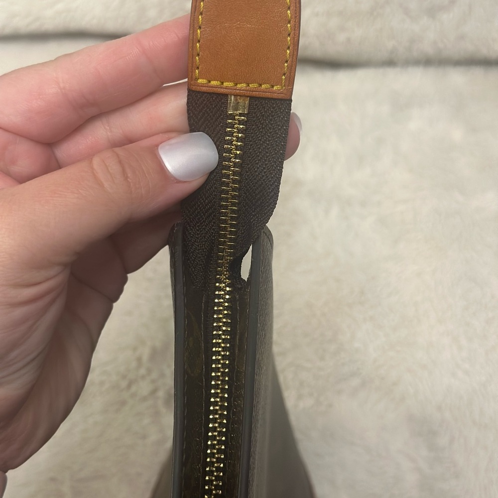 LOUIS VUITTON
LV Monogram Babylone - Picture 6 of 12